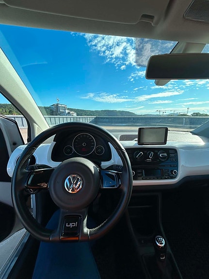 Volkswagen UP! 8 of 9