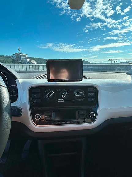 Volkswagen UP! 7 of 9