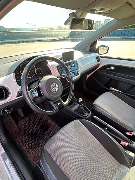 Volkswagen UP! 6 of 9