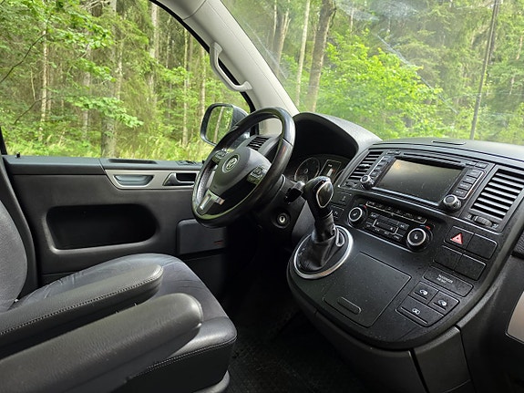 Volkswagen Multivan 17 of 30