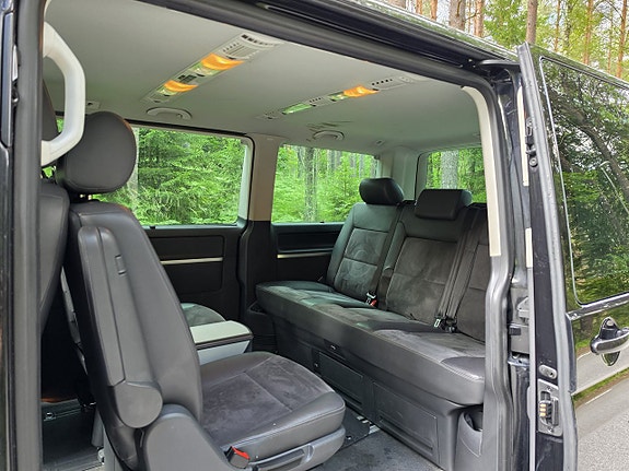 Volkswagen Multivan 7 of 30