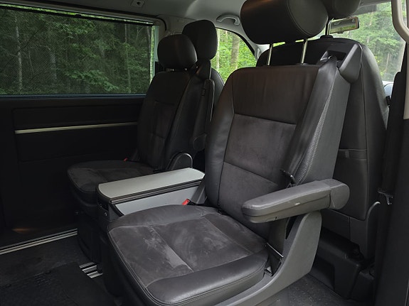 Volkswagen Multivan 6 of 30