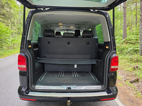 Volkswagen Multivan 12 of 30