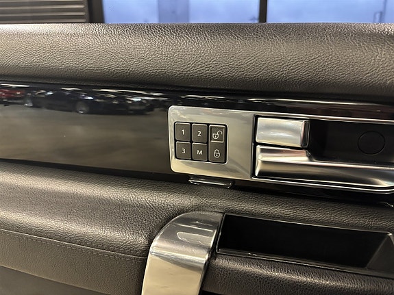 Land Rover Discovery 4 21 of 27