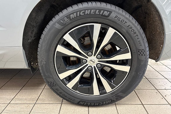 Volvo XC60 17 of 21