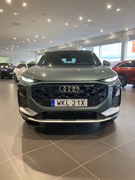 Audi Q3 3 of 9