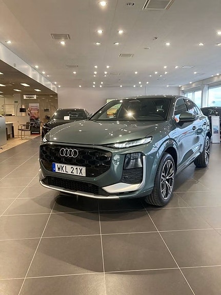 Audi Q3 2 of 9
