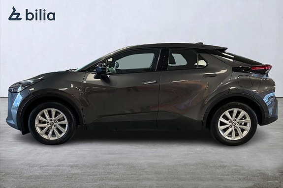 Toyota C-HR 3 of 5