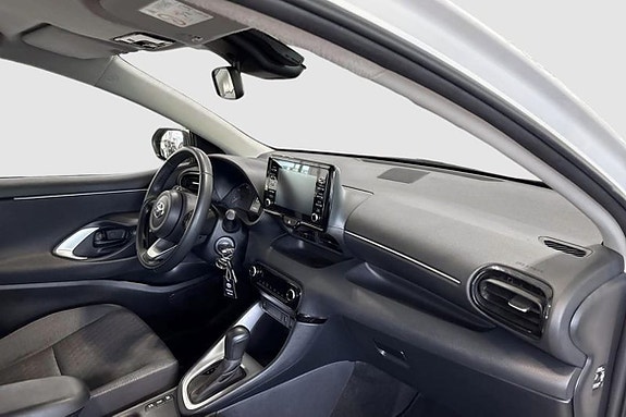 Toyota Yaris 8 of 12
