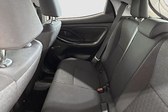 Toyota Yaris 9 of 12