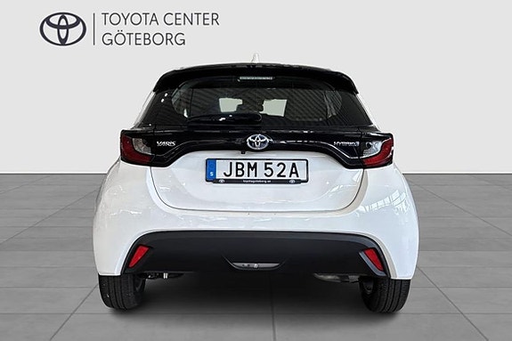 Toyota Yaris 6 of 12