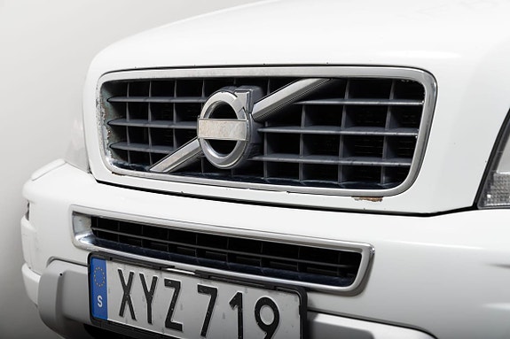 Volvo XC90 3 of 22