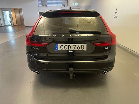 Volvo V90 2 of 5