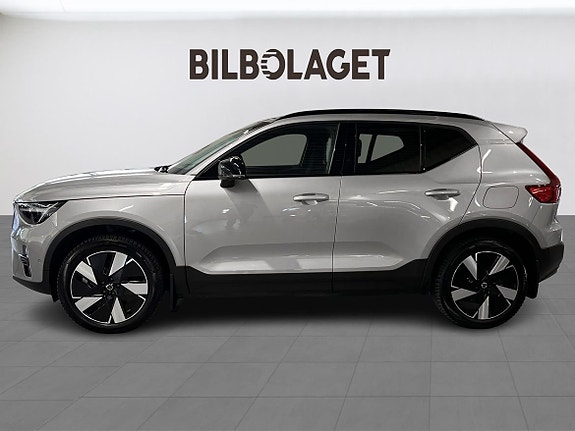 Volvo XC40 2 of 5