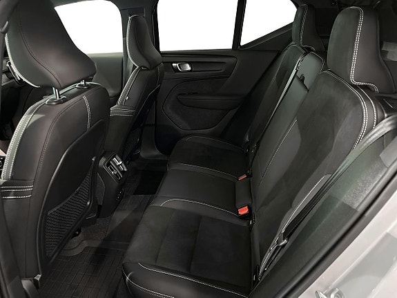 Volvo XC40 7 of 22