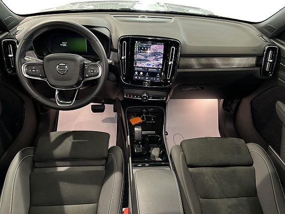 Volvo XC40 8 of 22