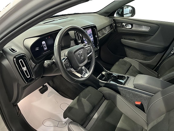 Volvo XC40 6 of 22