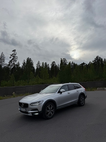 Volvo V90 Cross Country 4 of 5