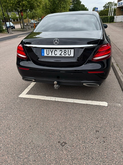 Mercedes-Benz E200 5 of 6