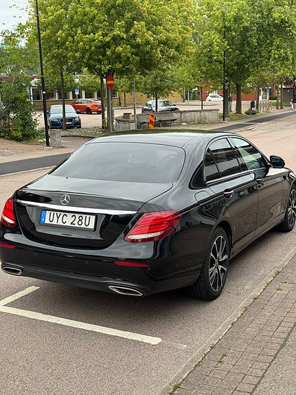 Mercedes-Benz E200 2 of 6