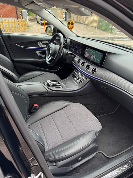 Mercedes-Benz E200 4 of 6
