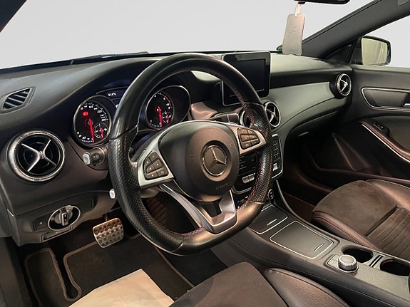 Mercedes-Benz CLA220 d 8 of 13
