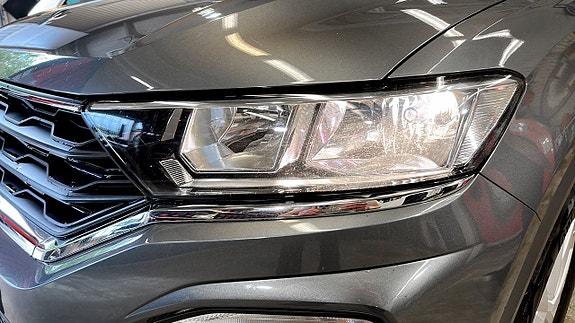 Volkswagen T-Roc 16 of 21