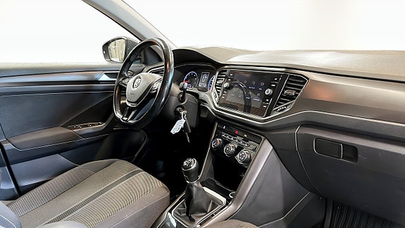 Volkswagen T-Roc 11 of 21