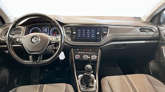 Volkswagen T-Roc 10 of 21