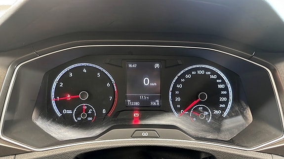 Volkswagen T-Roc 18 of 21
