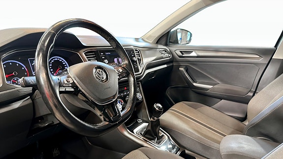 Volkswagen T-Roc 7 of 21