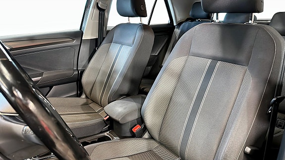 Volkswagen T-Roc 8 of 21