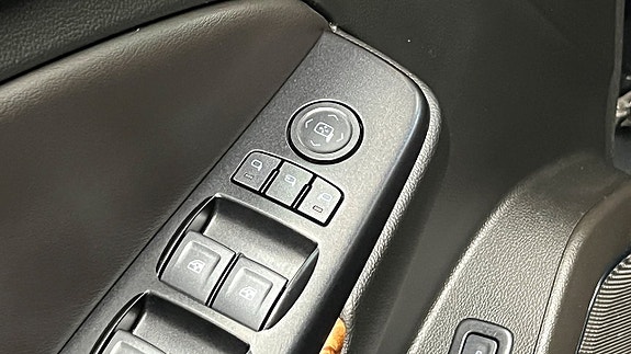 Chevrolet Suburban 24 of 27
