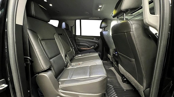 Chevrolet Suburban 16 of 27