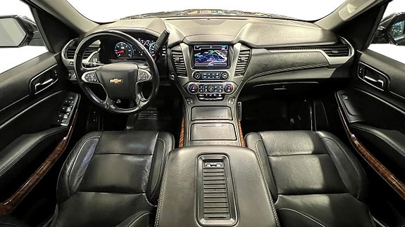 Chevrolet Suburban 5 of 27