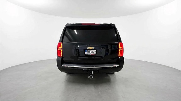 Chevrolet Suburban 4 of 27