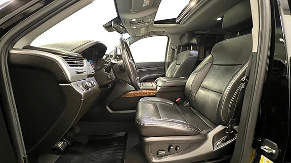 Chevrolet Suburban 10 of 27