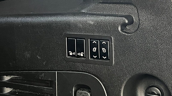 Chevrolet Suburban 14 of 27