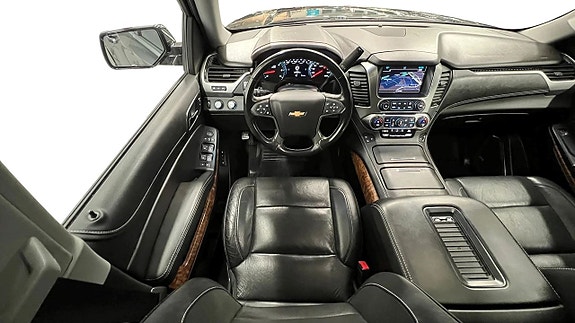 Chevrolet Suburban 6 of 27