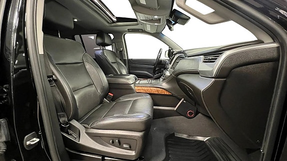 Chevrolet Suburban 17 of 27
