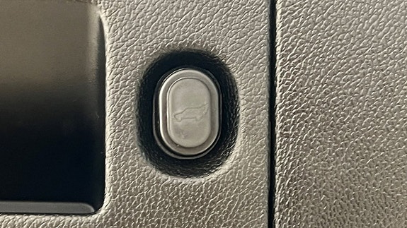 Chevrolet Suburban 15 of 27