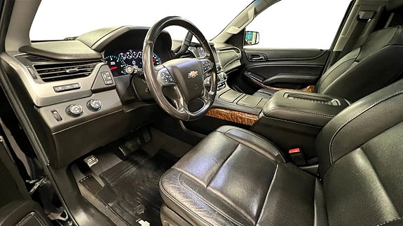 Chevrolet Suburban 9 of 27