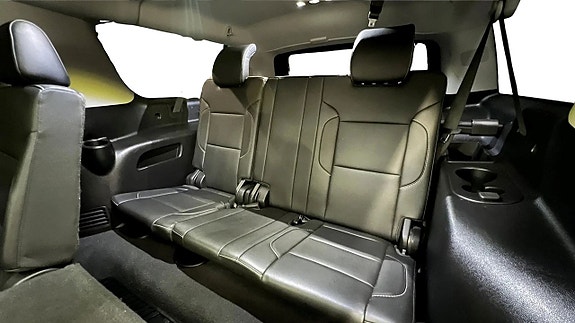 Chevrolet Suburban 12 of 27