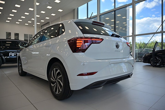 Volkswagen Polo 8 of 26