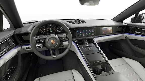 Porsche Panamera 4 4 of 5