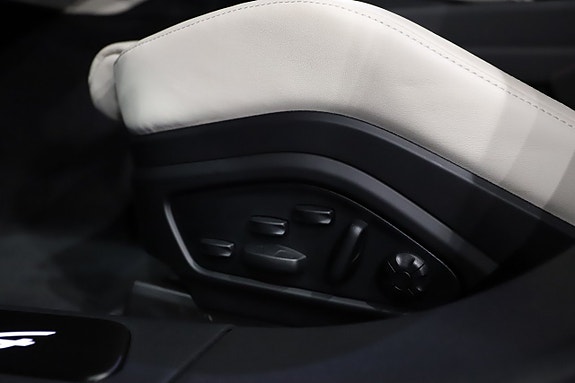 Porsche Panamera 4 17 of 25