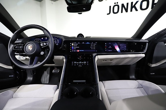 Porsche Panamera 4 13 of 25