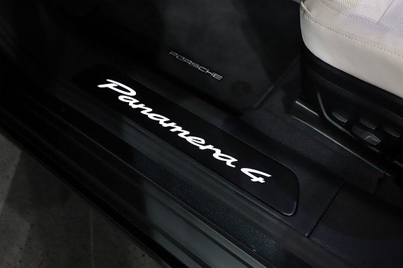 Porsche Panamera 4 16 of 25