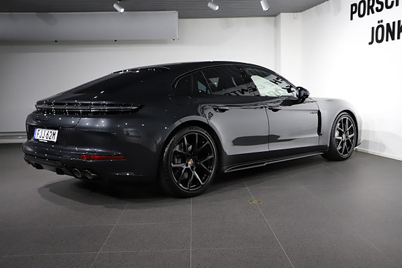 Porsche Panamera 4 8 of 25