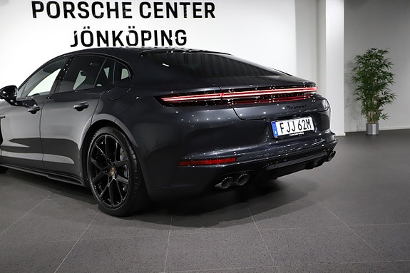 Porsche Panamera 4 9 of 25